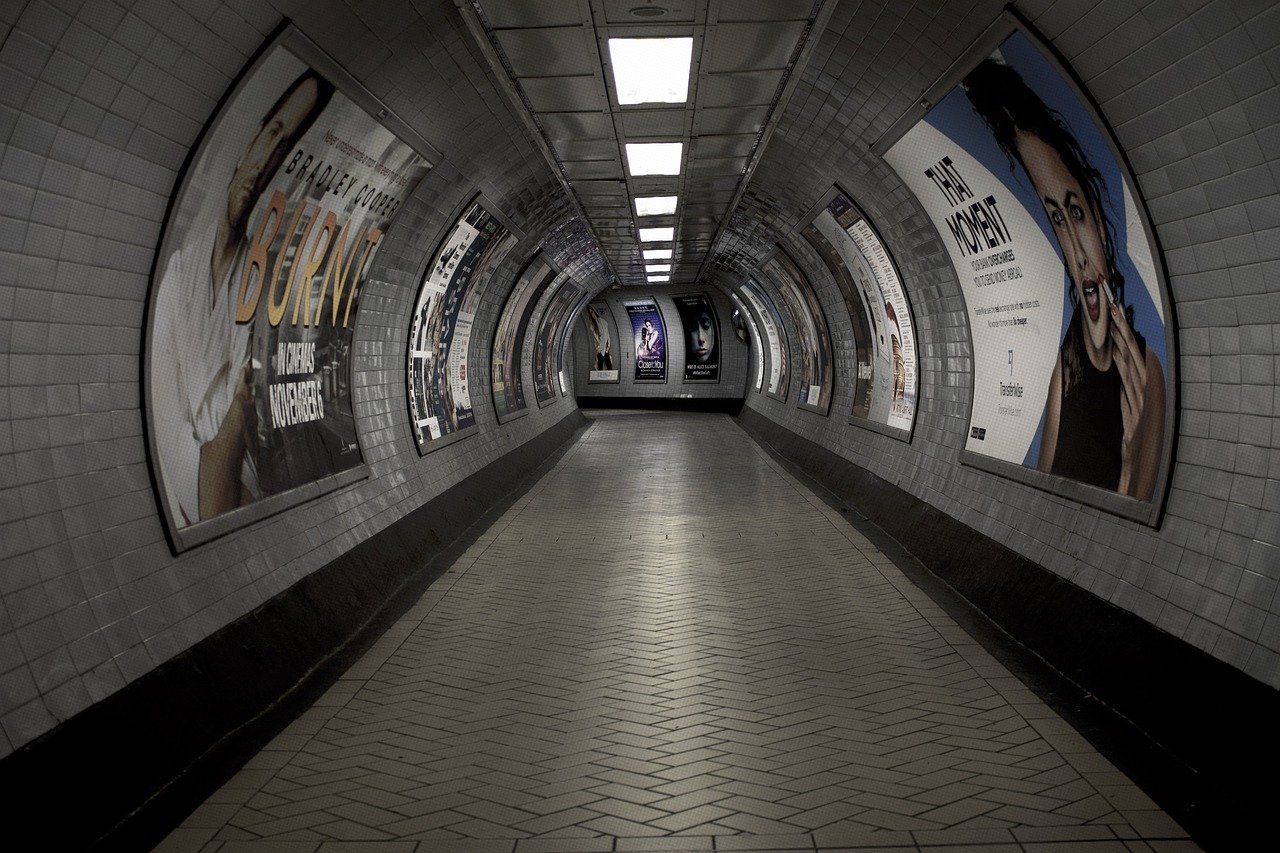 radio pubblicità offline in una stazione consulenza radiofonica