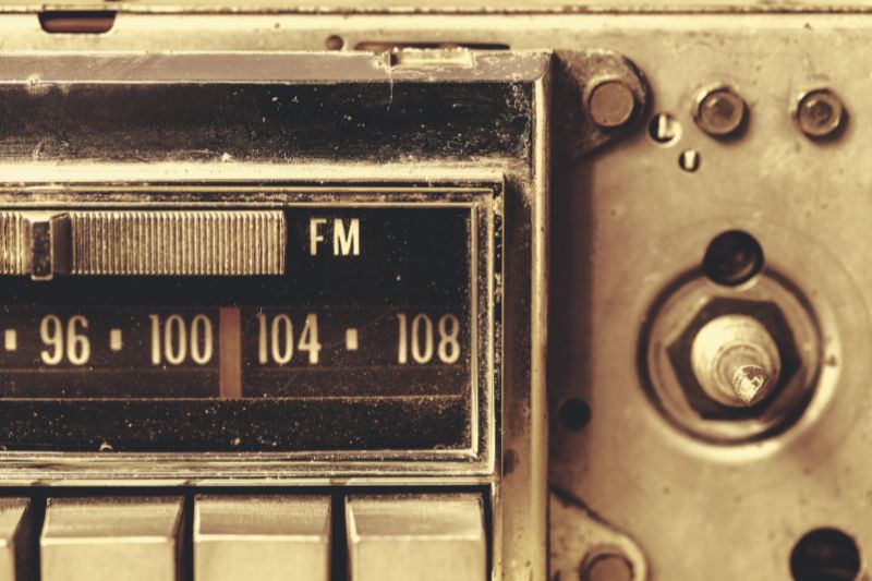 Chi non cambia, si spegne: l'evoluzione radiofonica oggi